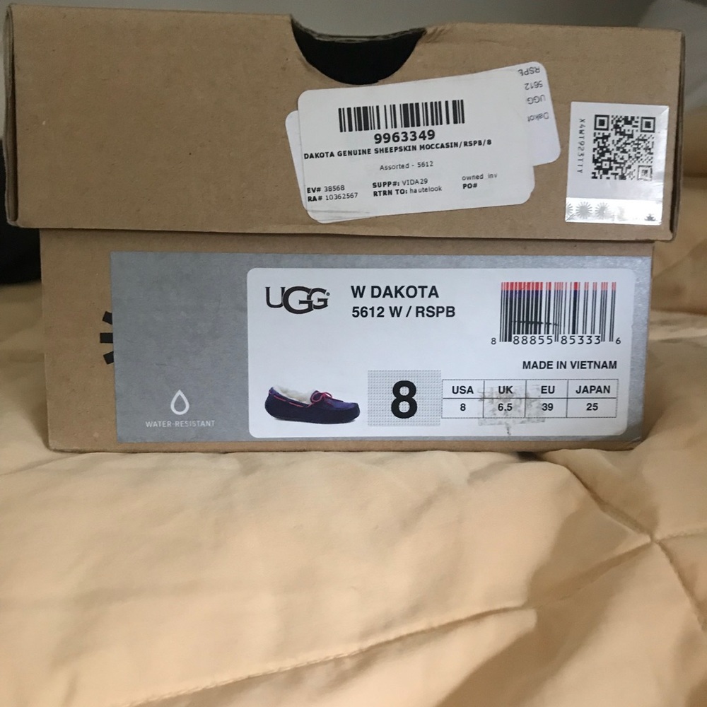 Re-listing of UGGS size 8